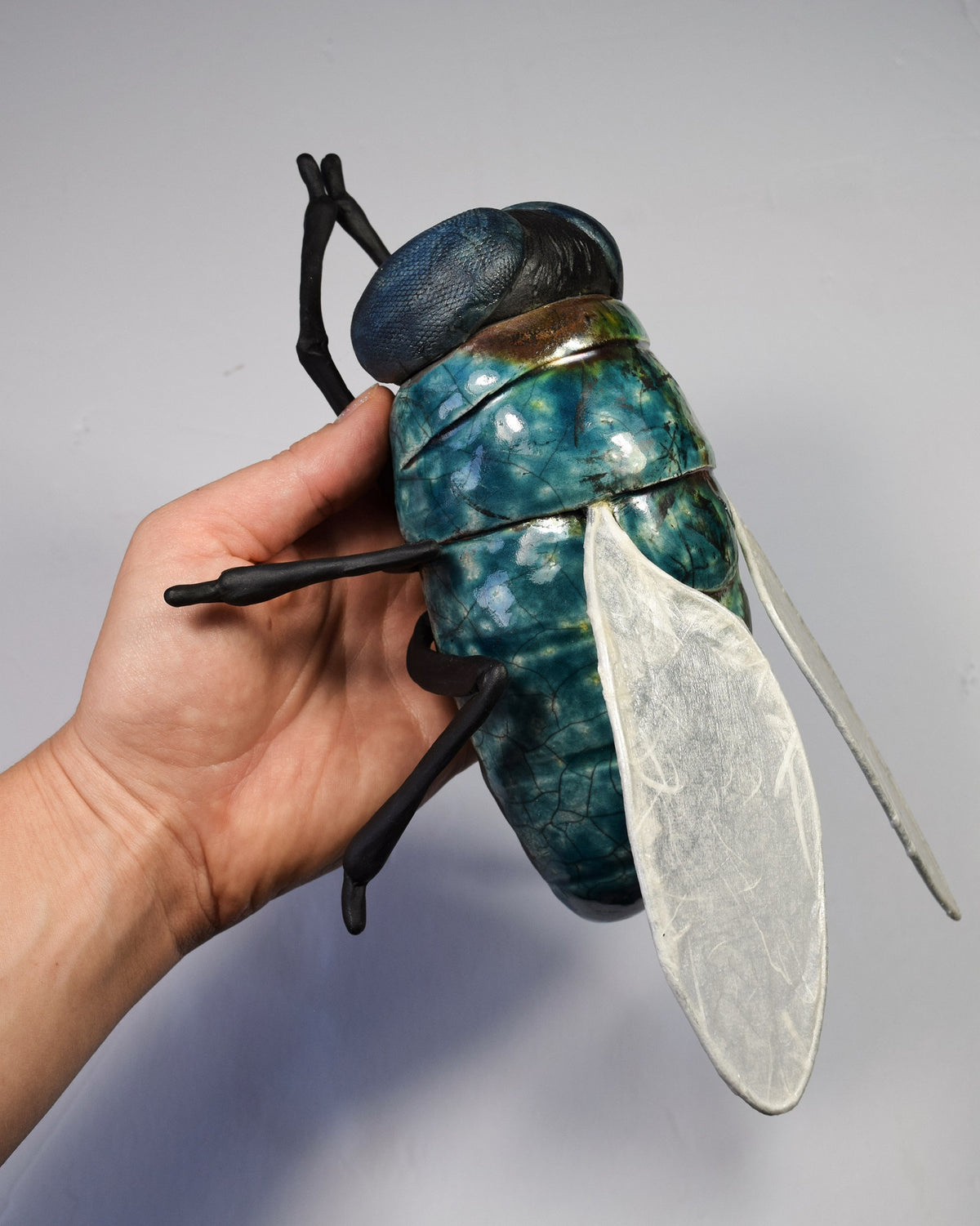 Giant fly sculpture made from ceramic by Susie Benes